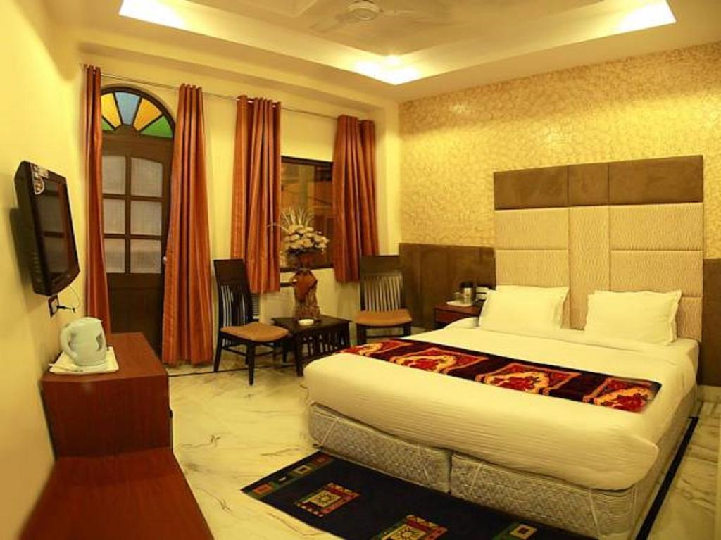 Hotel Wall City New Delhi Room photo